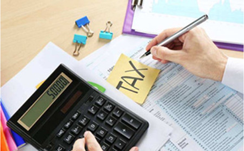 著作權(quán)人和與著作權(quán)有關(guān)的權(quán)利人可以授權(quán)著作權(quán)集體管理組織行使著作權(quán)或者與著作權(quán)有關(guān)的權(quán)利。著作權(quán)集體管理組織被授權(quán)后，可以以自己的名義為著作權(quán)人和與著作權(quán)有關(guān)的權(quán)利人主張權(quán)利，并可以作為當(dāng)事人進(jìn)行涉及著作權(quán)或者與著作權(quán)有關(guān)的權(quán)利的訴訟、仲裁活動(dòng)。著作權(quán)集體管理組織是非營(yíng)利性組織，其設(shè)立方式、權(quán)利義務(wù)、著作權(quán)許可使用費(fèi)的收取和分配，以及對(duì)其監(jiān)督和管理等由國(guó)務(wù)院另行規(guī)定。